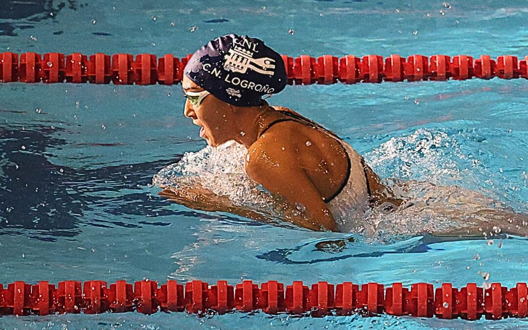 Almudena Prior obtiene dos medallas de plata en el Campeonato de Invierno Master de Natación.