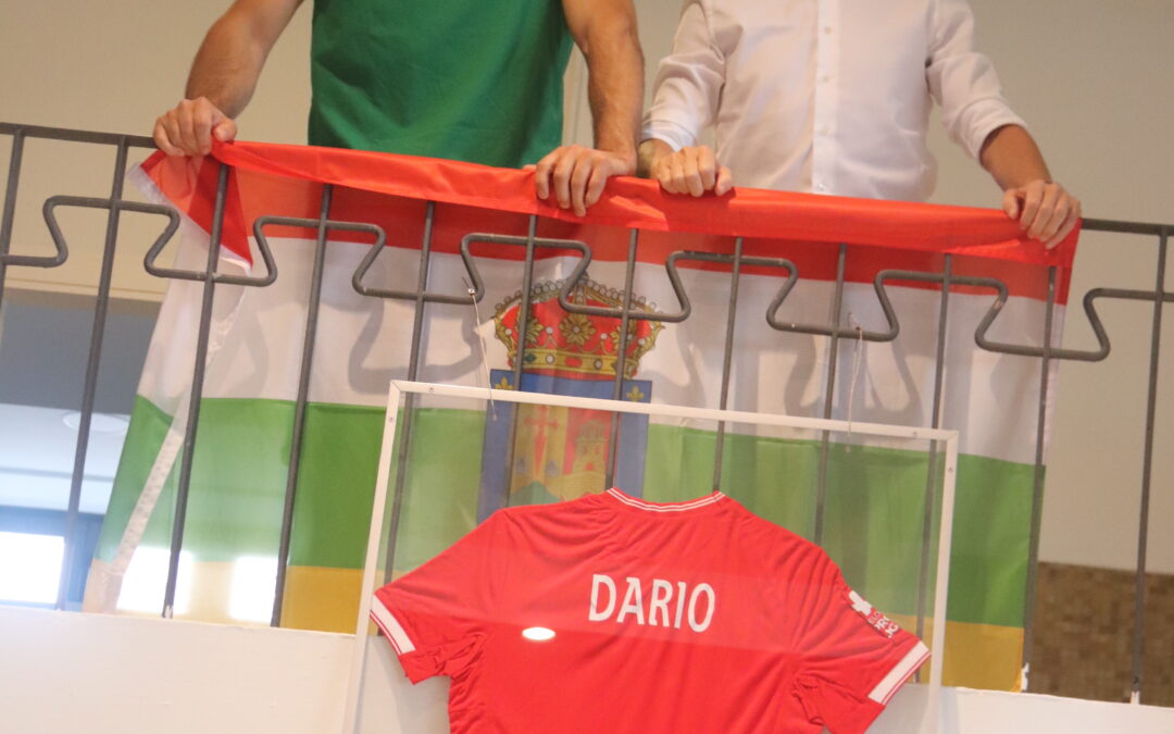 Darío Gómez  esta en el museo del Adarraga  al ser campeón del manomanista.