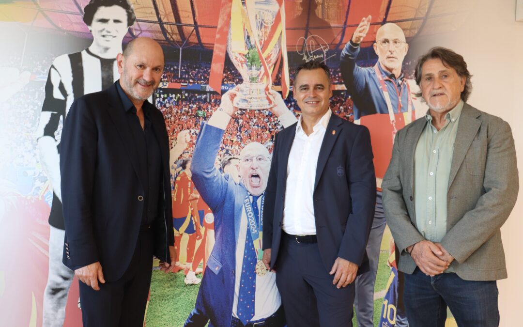 EL PRESIDENTE DE LA RFEF, RAFAEL LOUZÁN, HA VISITADO ESTA TARDE LA FEDERACIÓN RIOJANA DE FÚTBOL Y LA CIUDAD DEPORTIVA DE LA UD LOGROÑÉS